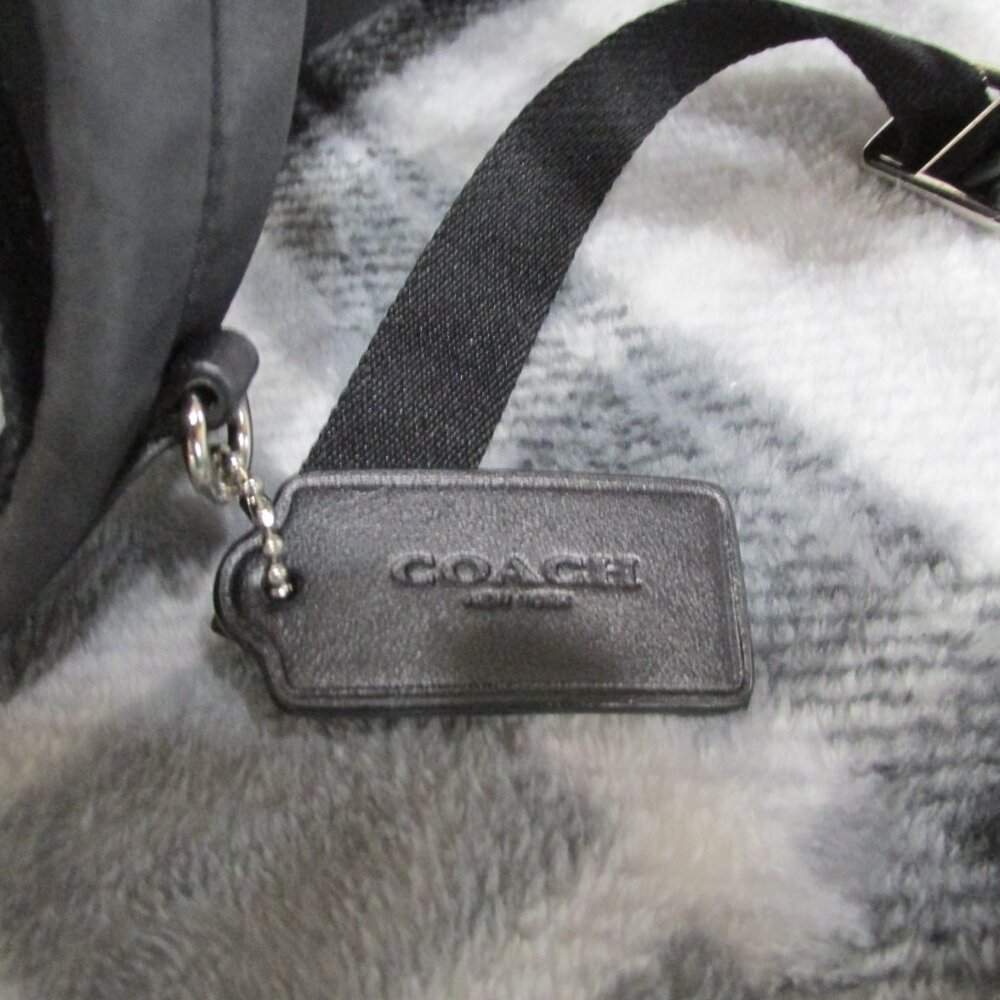 P90-Rare NWOT Coach Charlie Cherry Print Signature Backpack - Picture 4 of 10